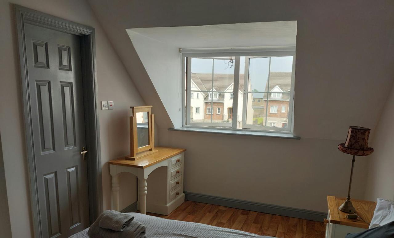 Cathedral Court Apartamento Ennis Exterior foto